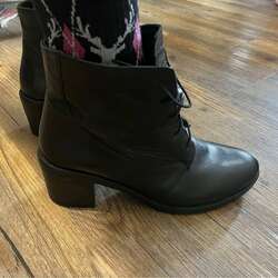 Энэтхэг арьсан 40 размерын гутал