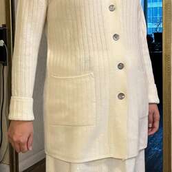 Ноолууран цамц, юбка.