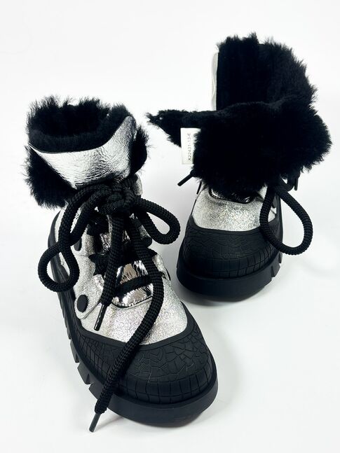 Эмэгтэй өвөл цэвэр нэхий