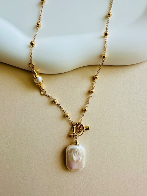 Дөрвөлжин сувдтай мөнгөн зүүлт