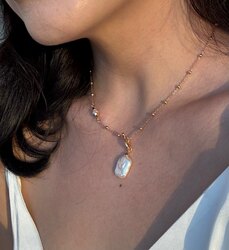 Дөрвөлжин сувдтай мөнгөн зүүлт