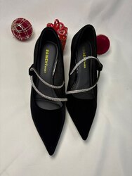 Намхан өсгийтэй