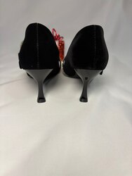 Намхан өсгийтэй