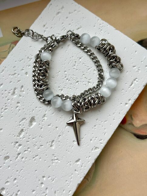 Титан ган бугуйвч