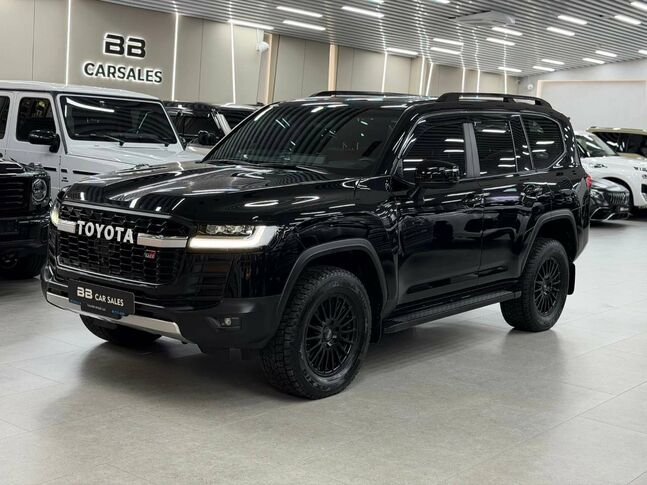 Toyota land cruiser 300