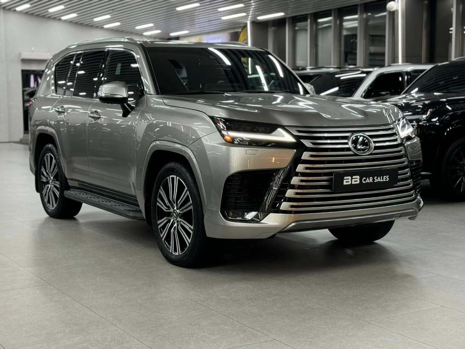 Lexus lx600
