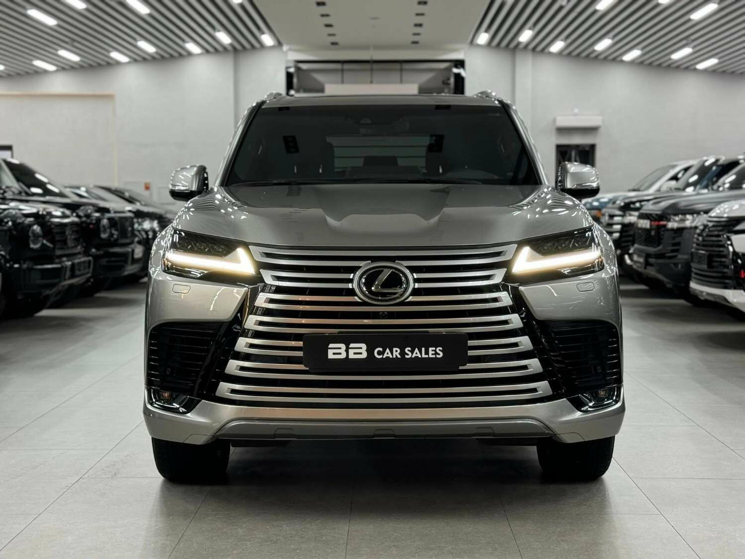Lexus lx600
