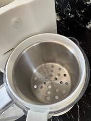 угж халаагчтай хоол бэлтгэгч