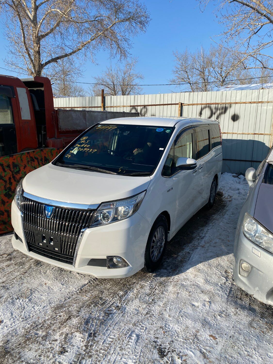 Toyota esquire 2016/2025,11 sar