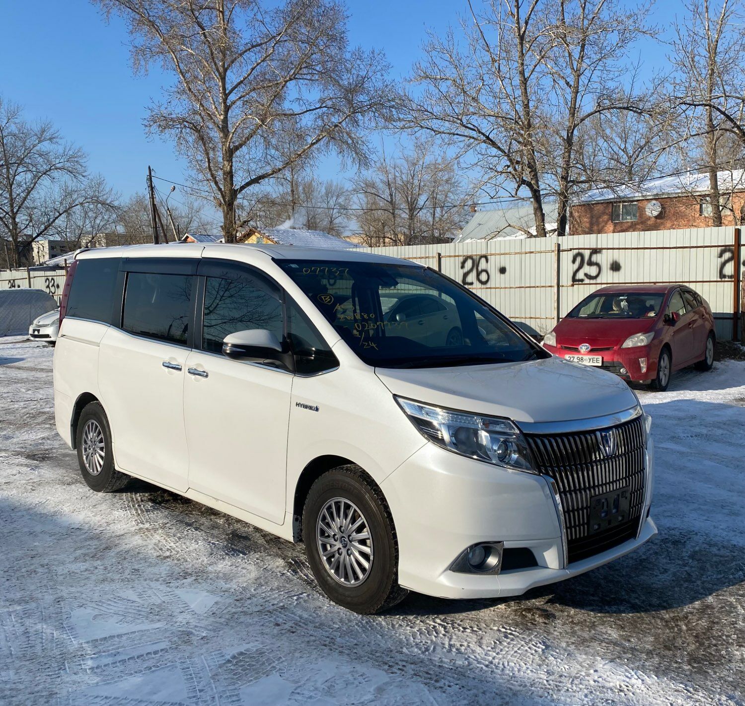 Toyota esquire 2016/2025,11 sar