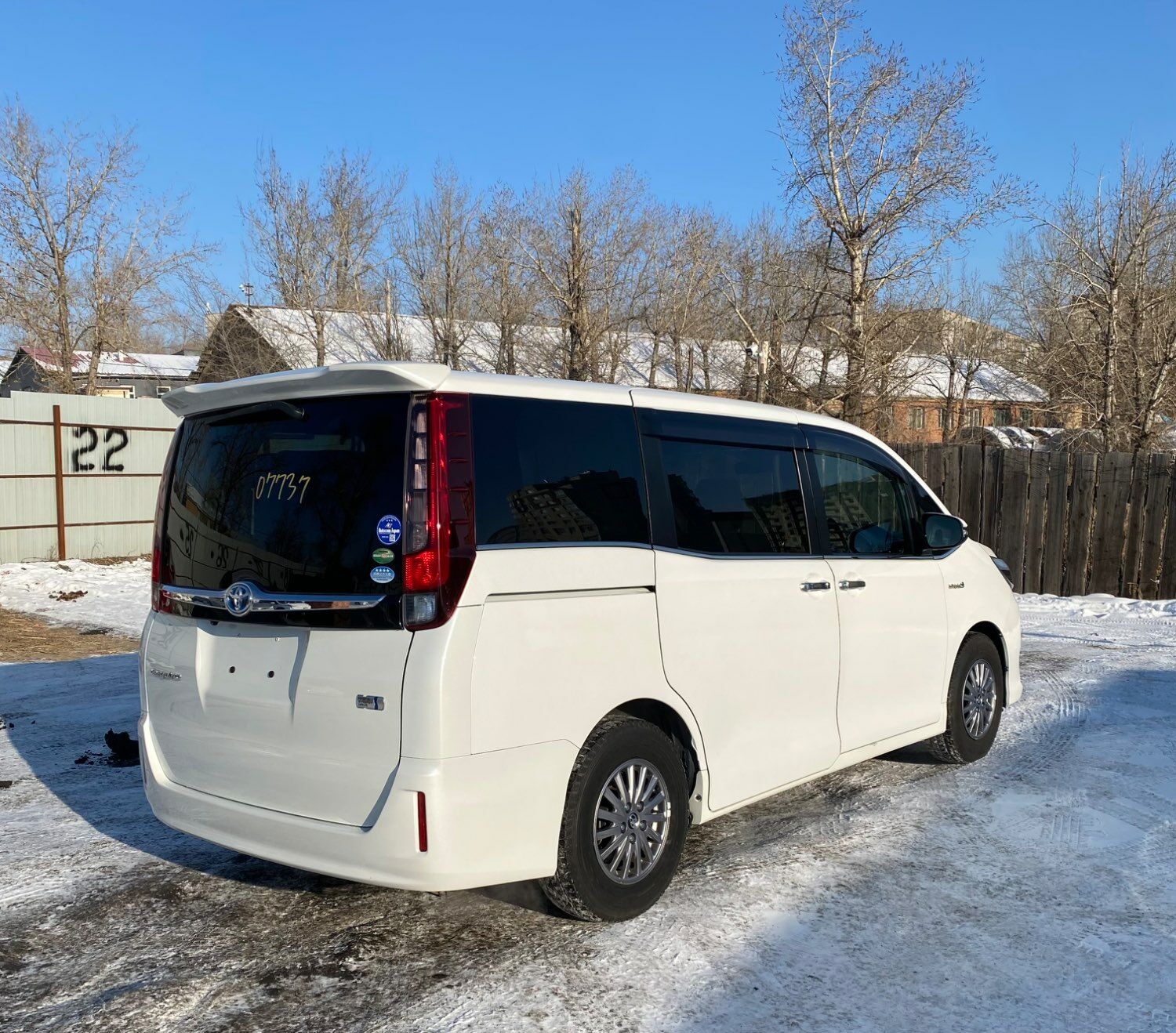 Toyota esquire 2016/2025,11 sar