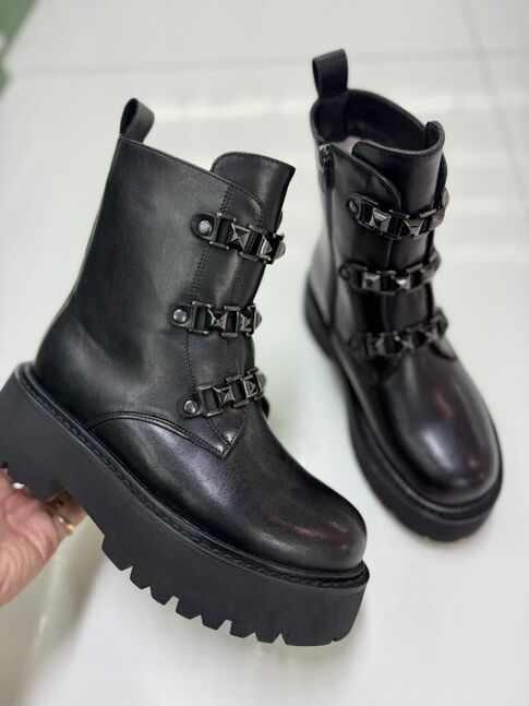 Өвлийн арьсан гутал