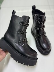 Өвлийн арьсан гутал