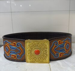 Зүү ороож оёсон арьсан бүс 