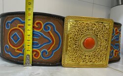 Зүү ороож оёсон арьсан бүс 