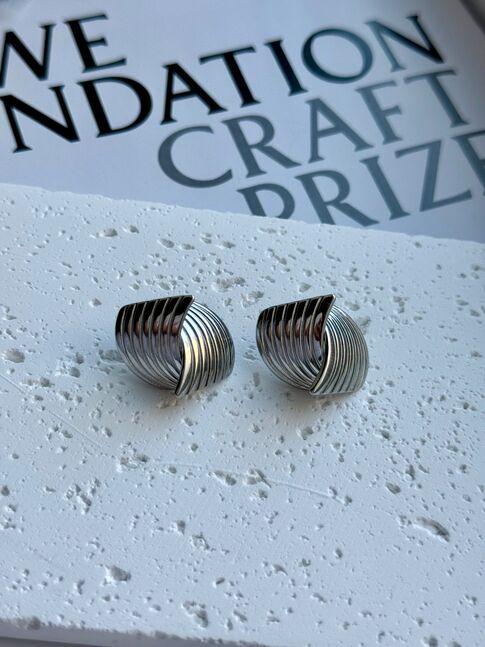 Титан ган ээмэг