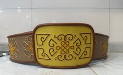 Зүү ороож оёсон арьсан эрэгтэй 