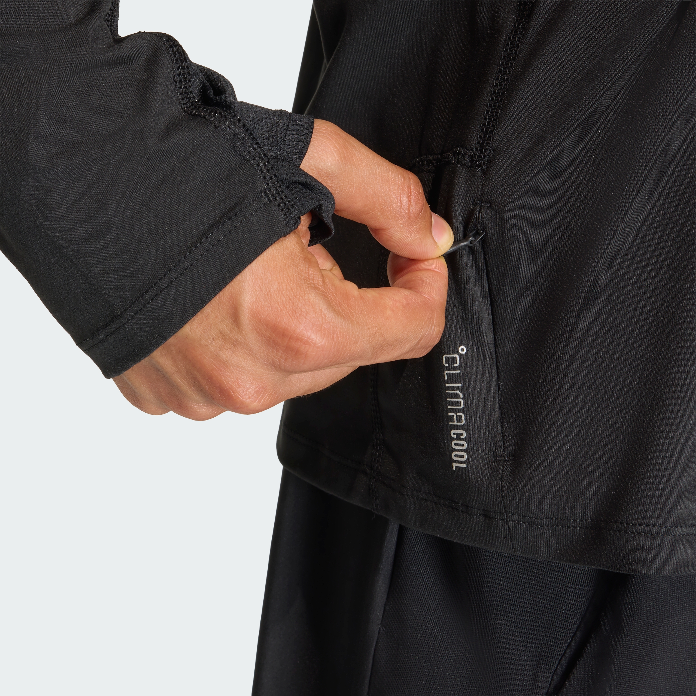 ADI365/// ZIP M BLACK