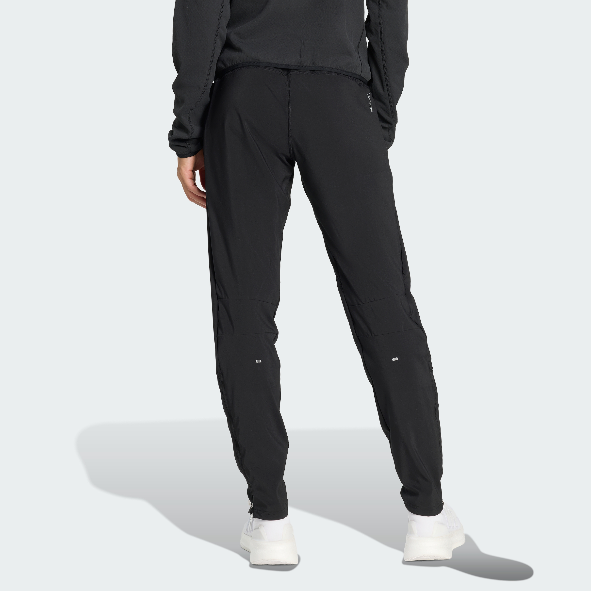 adi365 Astro W BLACK