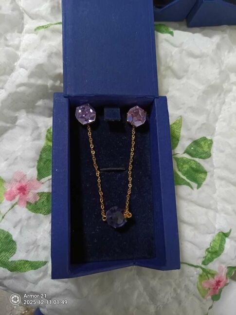 Swarovski point hoslol