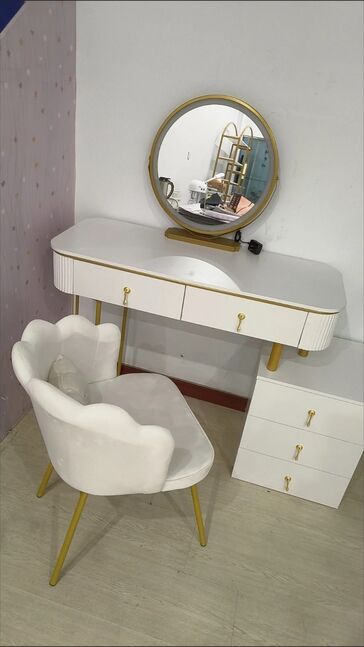 Гоо сайхны ширээ сандал