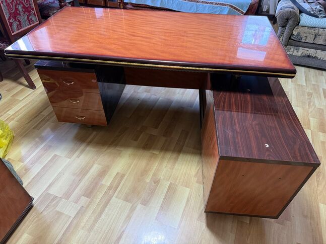 Ажлын ширээ зарна 🖋️
