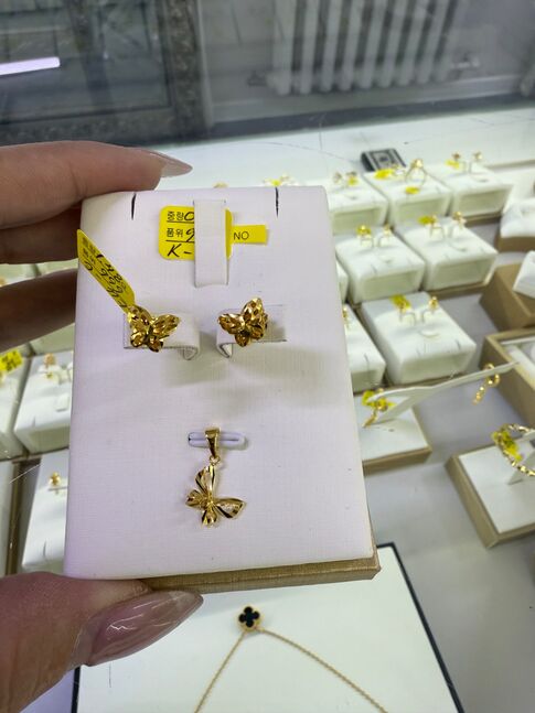 999 сорьцтой алтан ээмэг, кулон