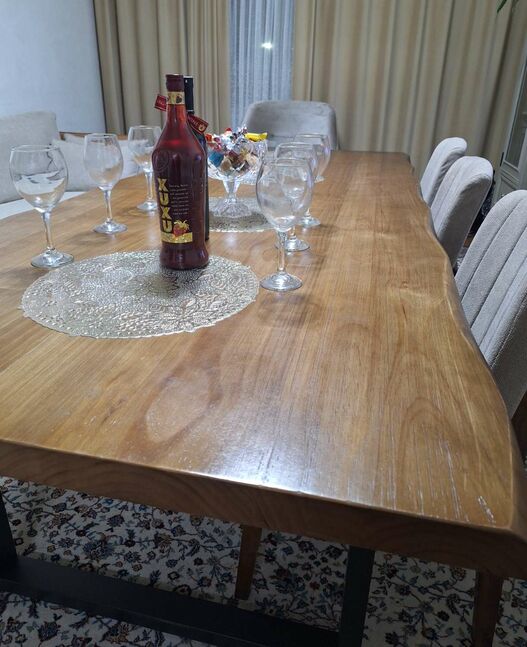 Хуш модон ширээ бэлэн