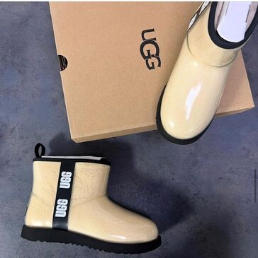 Ugg size: 38