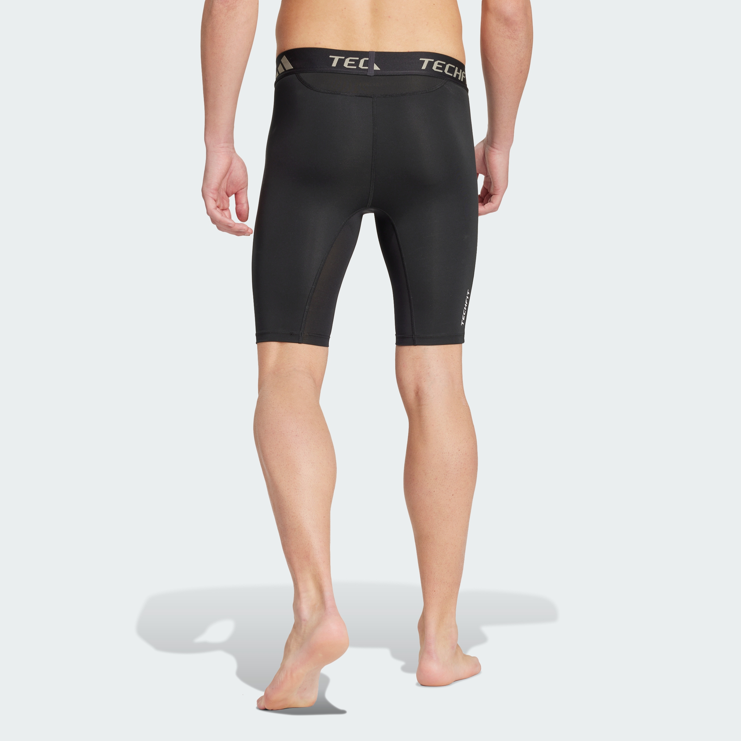 TF BASE SHORT T BLACK