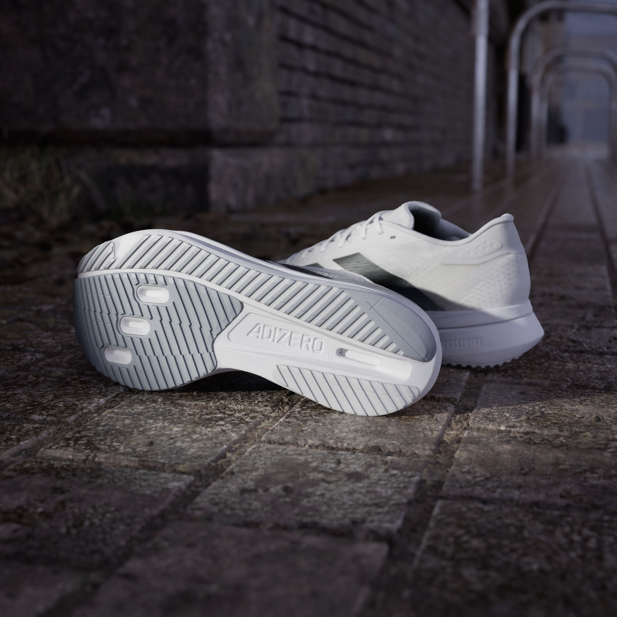 ADIZERO SL2 M FTWWHT/CBLACK/DSHGRY