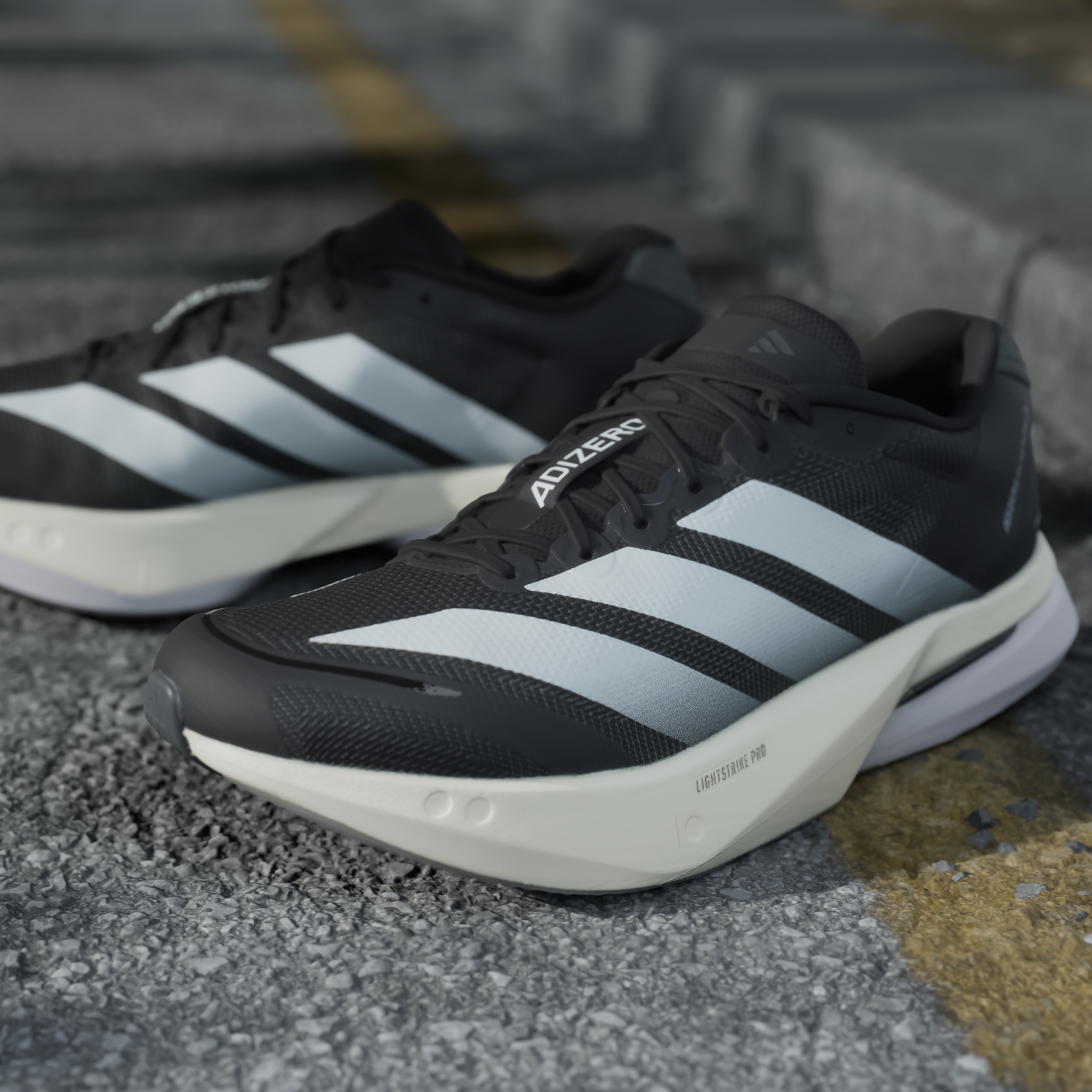 ADIZERO BOSTON 13 M CBLACK/FTWWHT/GREFIV