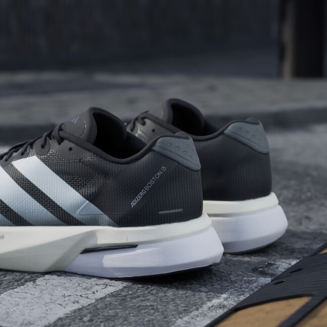 ADIZERO BOSTON 13 M CBLACK/FTWWHT/GREFIV