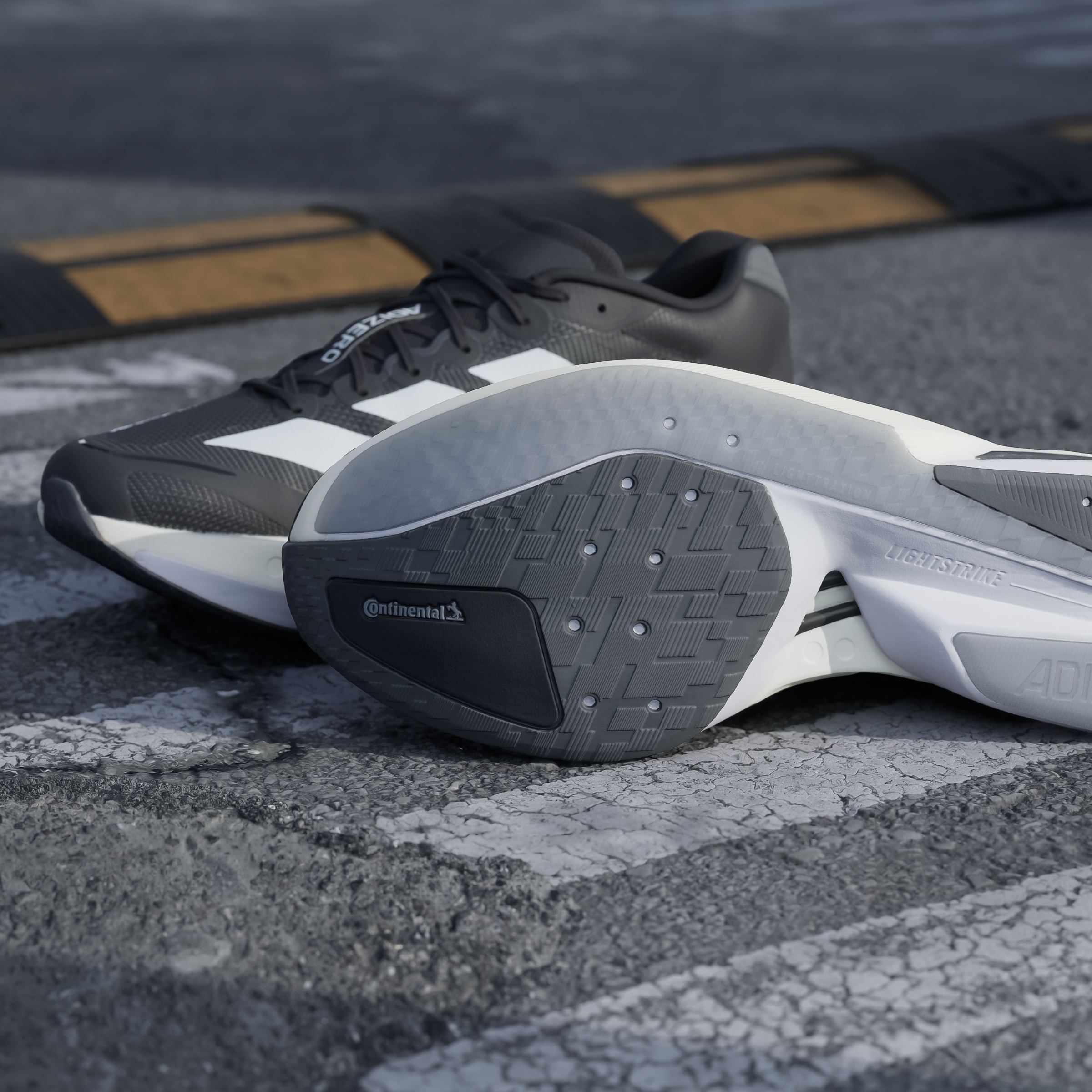 ADIZERO BOSTON 13 M CBLACK/FTWWHT/GREFIV