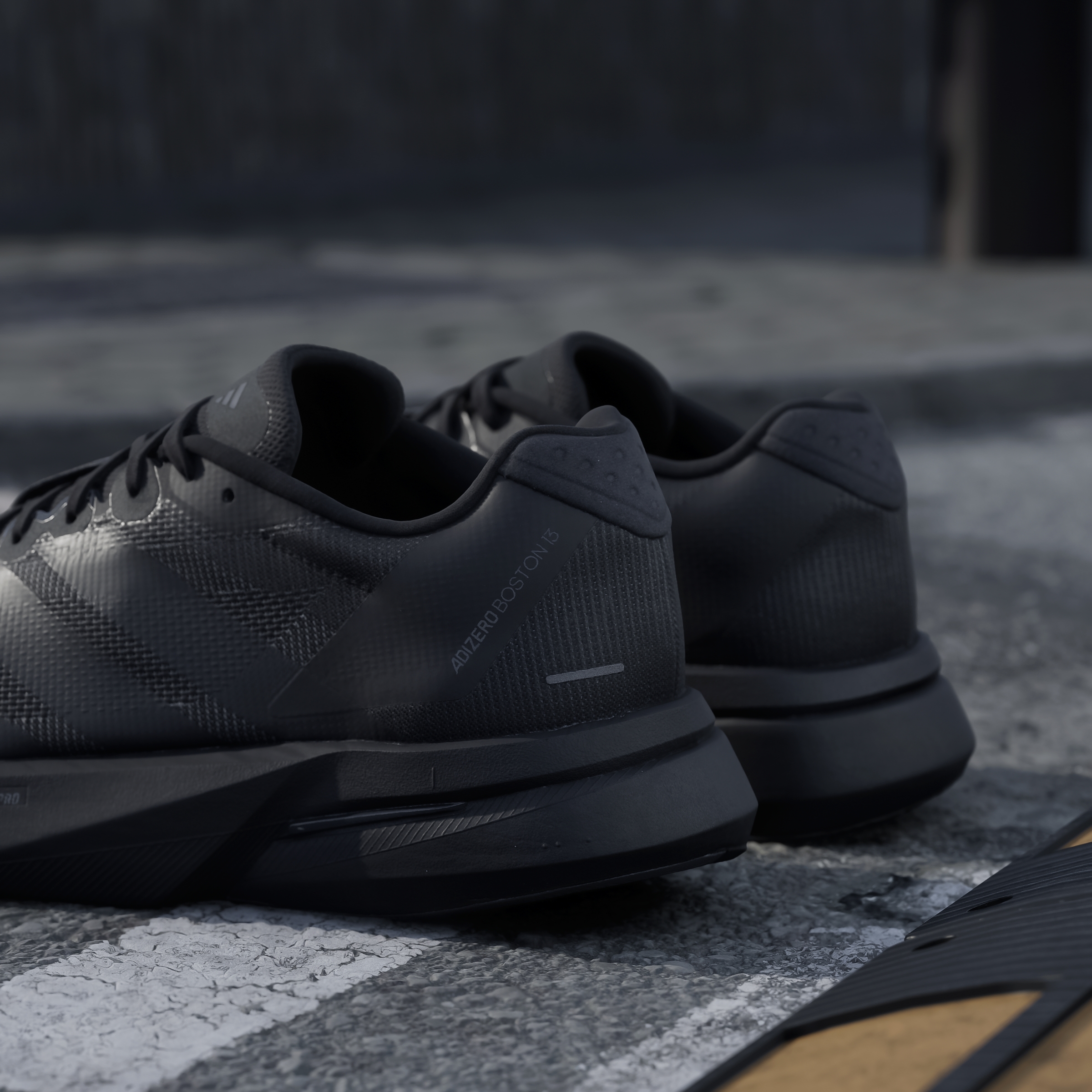 ADIZERO BOSTON 13 M CBLACK/CARBON/CBLACK