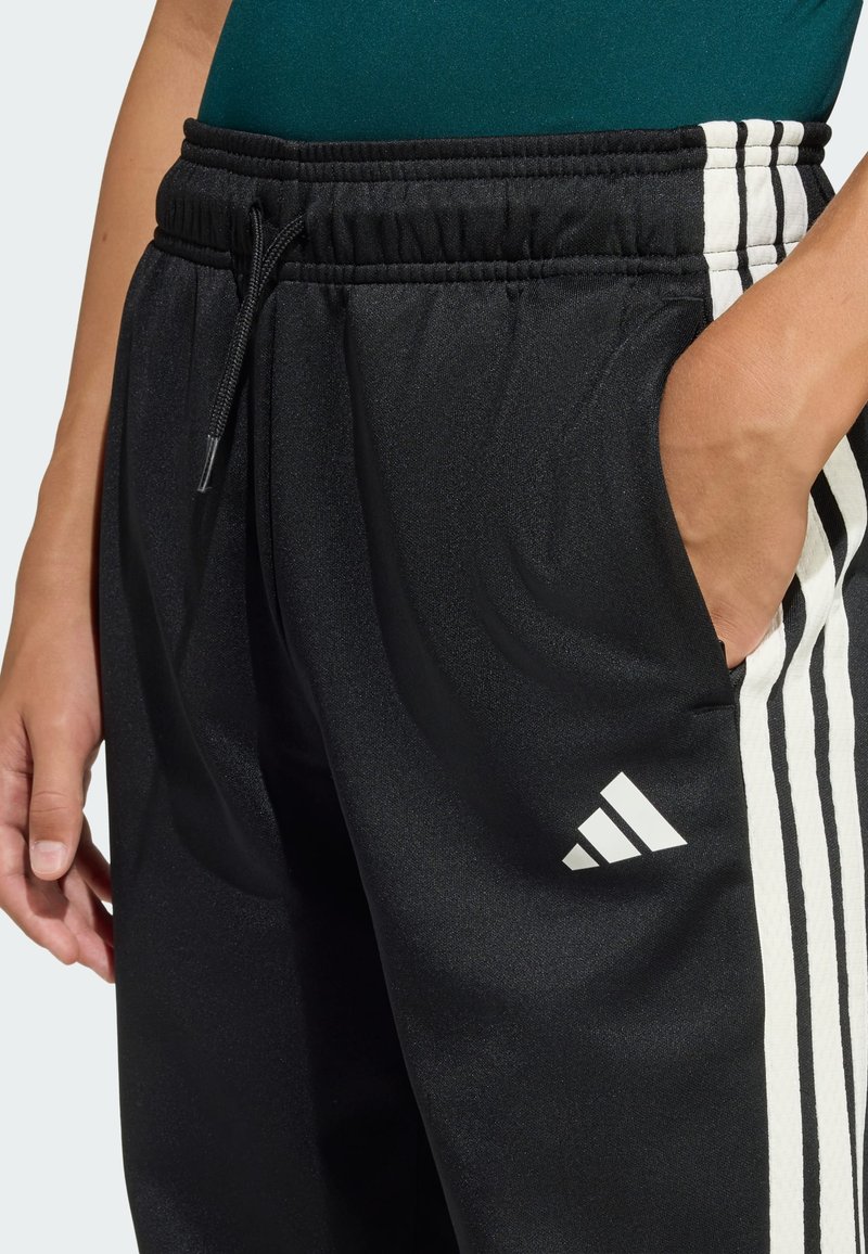 J STD TRCK PNT BLACK/OWHITE