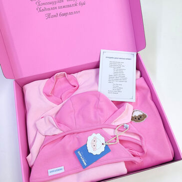 Хайрцагтай ком охин M