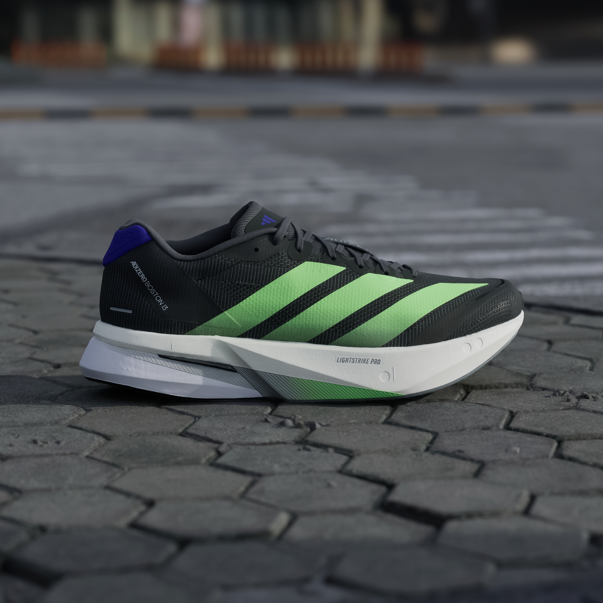 ADIZERO BOSTON 13 M CBLACK/LIMBUR/ENEINK