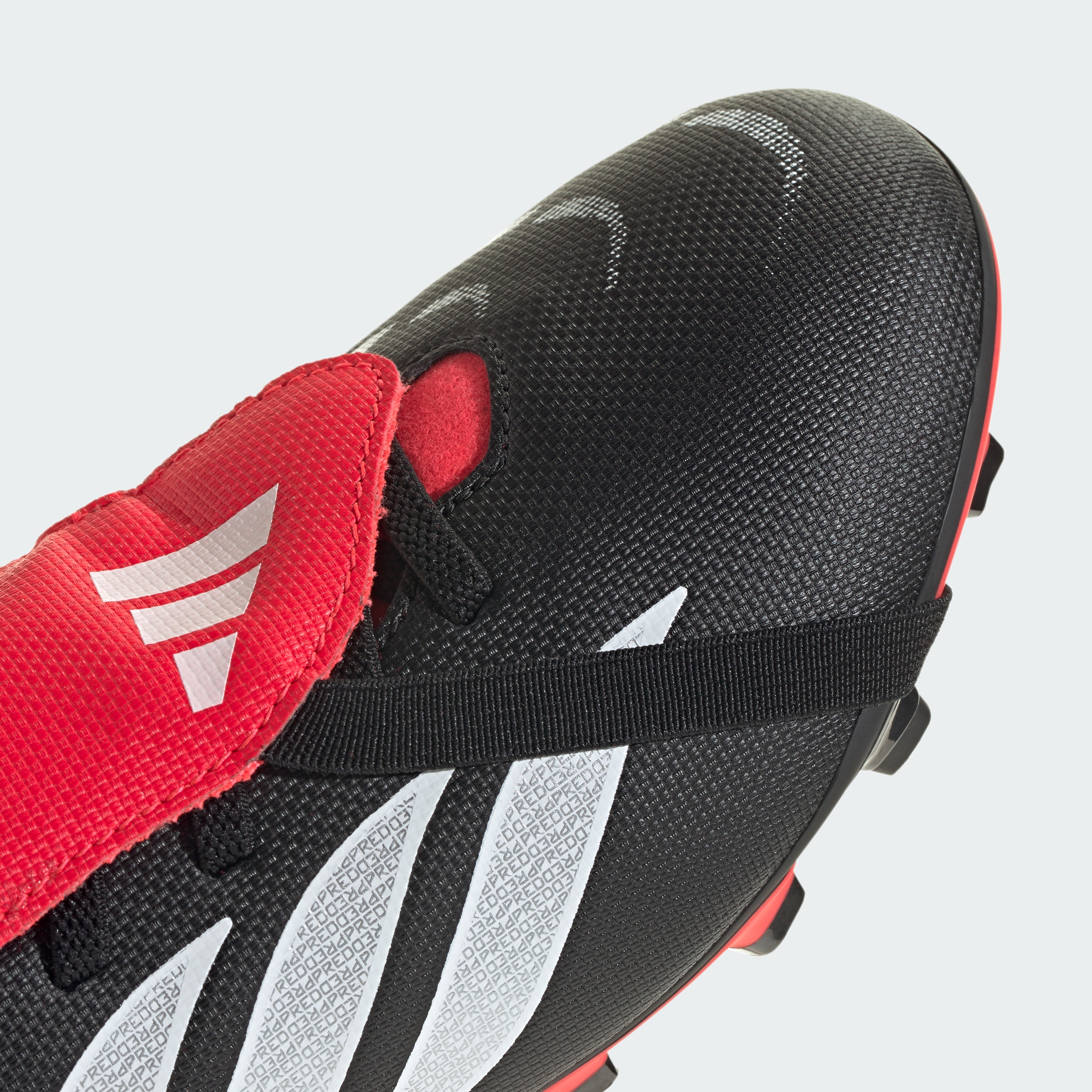 PREDATOR CLUB FT EL CBLACK/FTWWHT/LUCRED