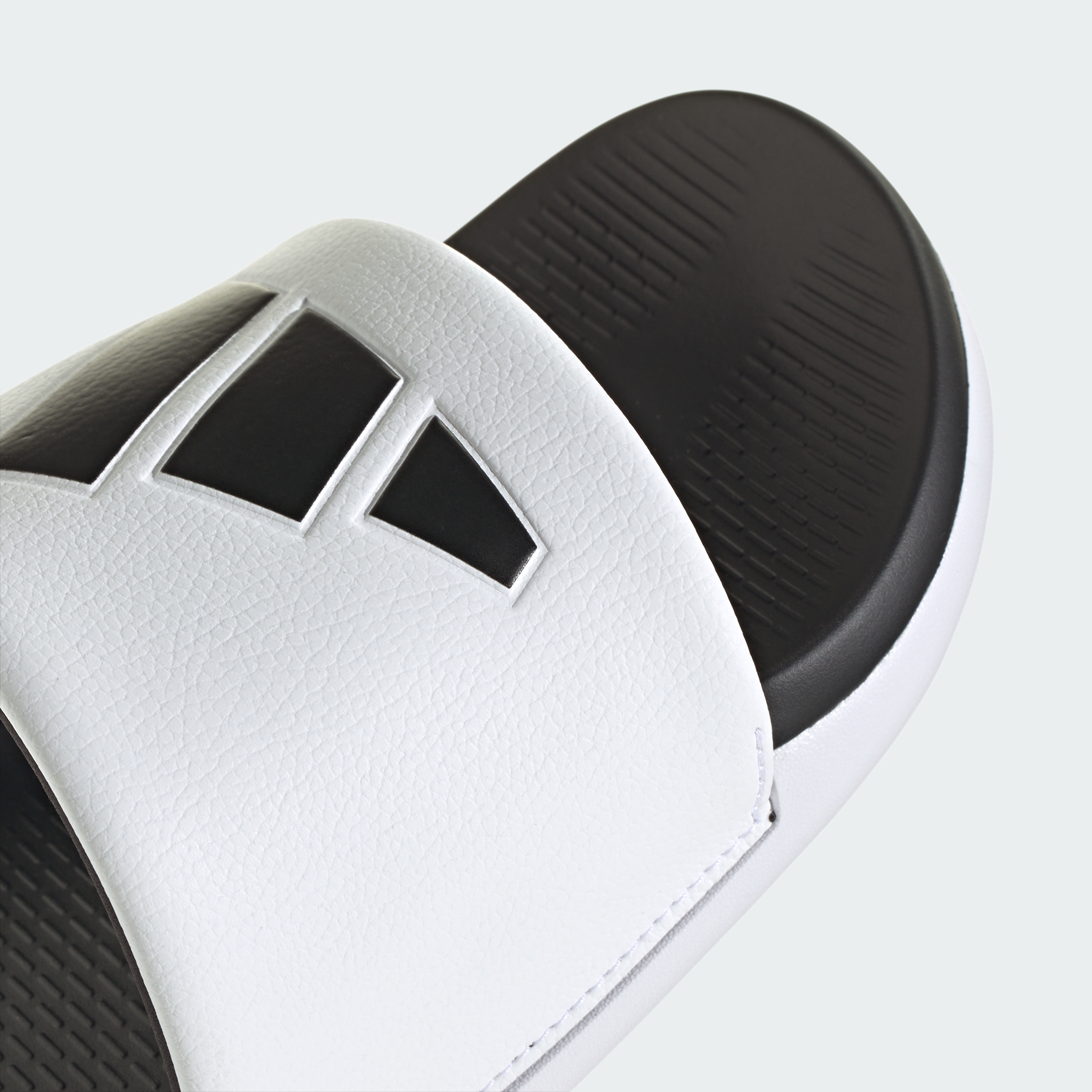 ADILETTE COMFORT 2. FTWWHT/CBLACK/CBLACK