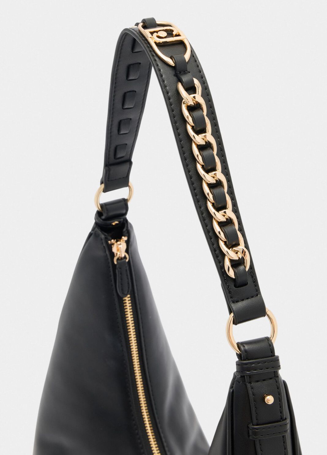 Large hobo bag with chain