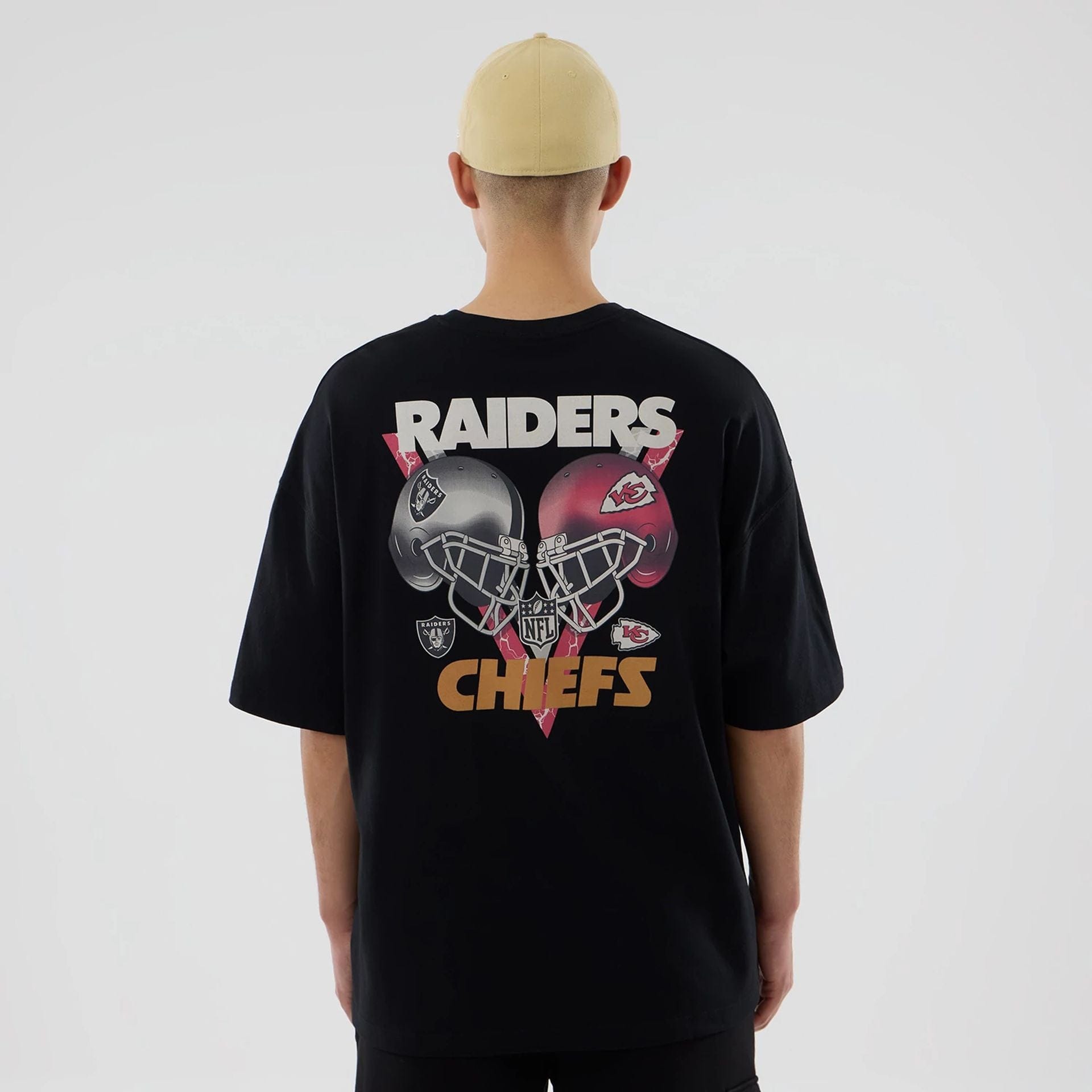 OV SS TEE NFL RIVALRY SS26 LASRAI CEBLK