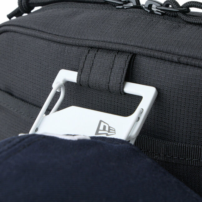 SQUARE SHOULDER POUCH NE LOGO BLK INTL