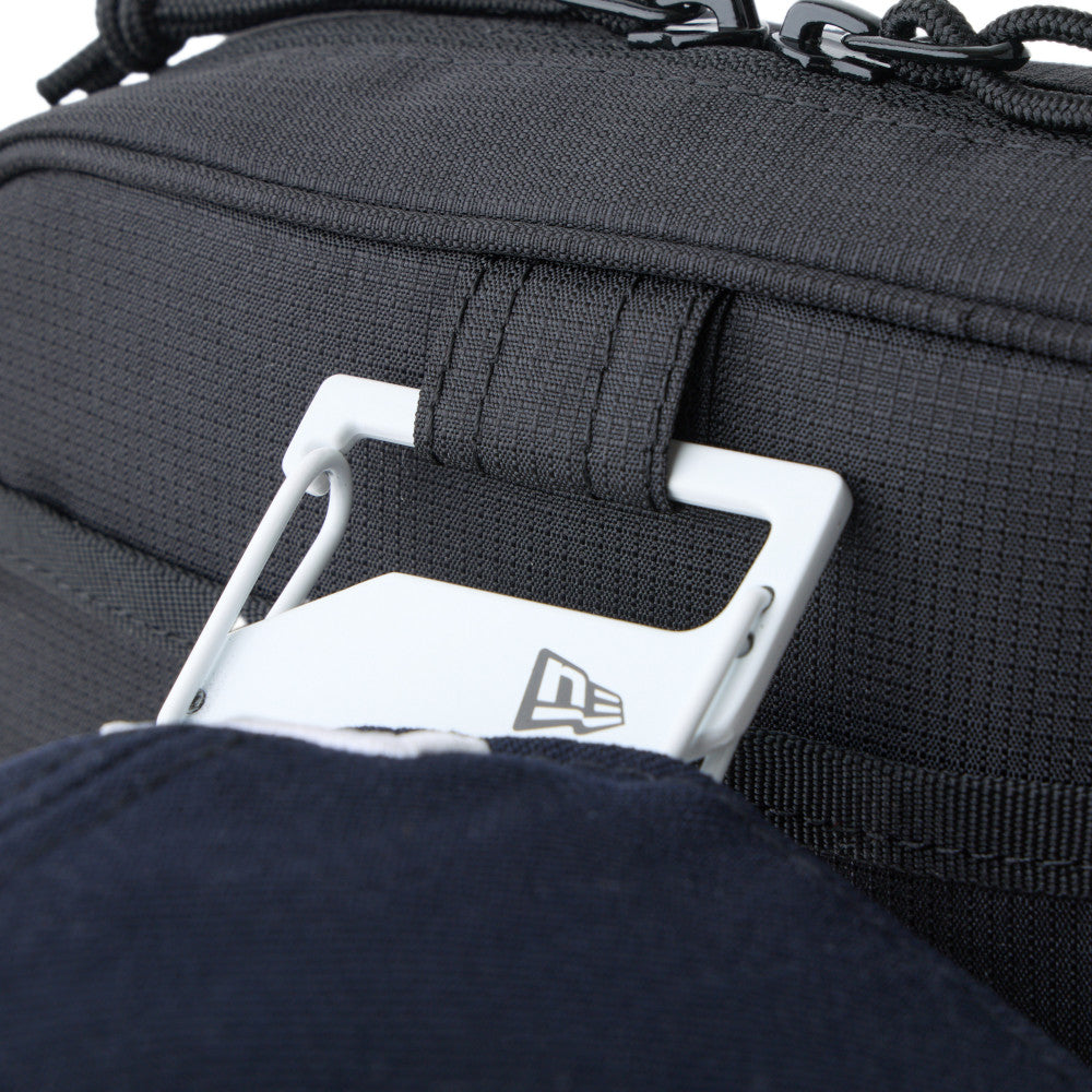 SQUARE SHOULDER POUCH NE LOGO BLK INTL