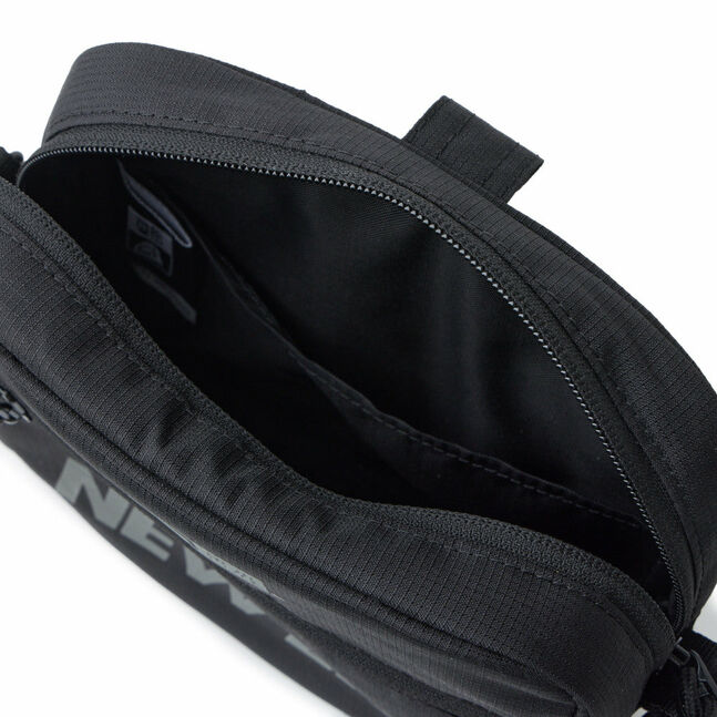 SQUARE SHOULDER POUCH NE LOGO BLK INTL