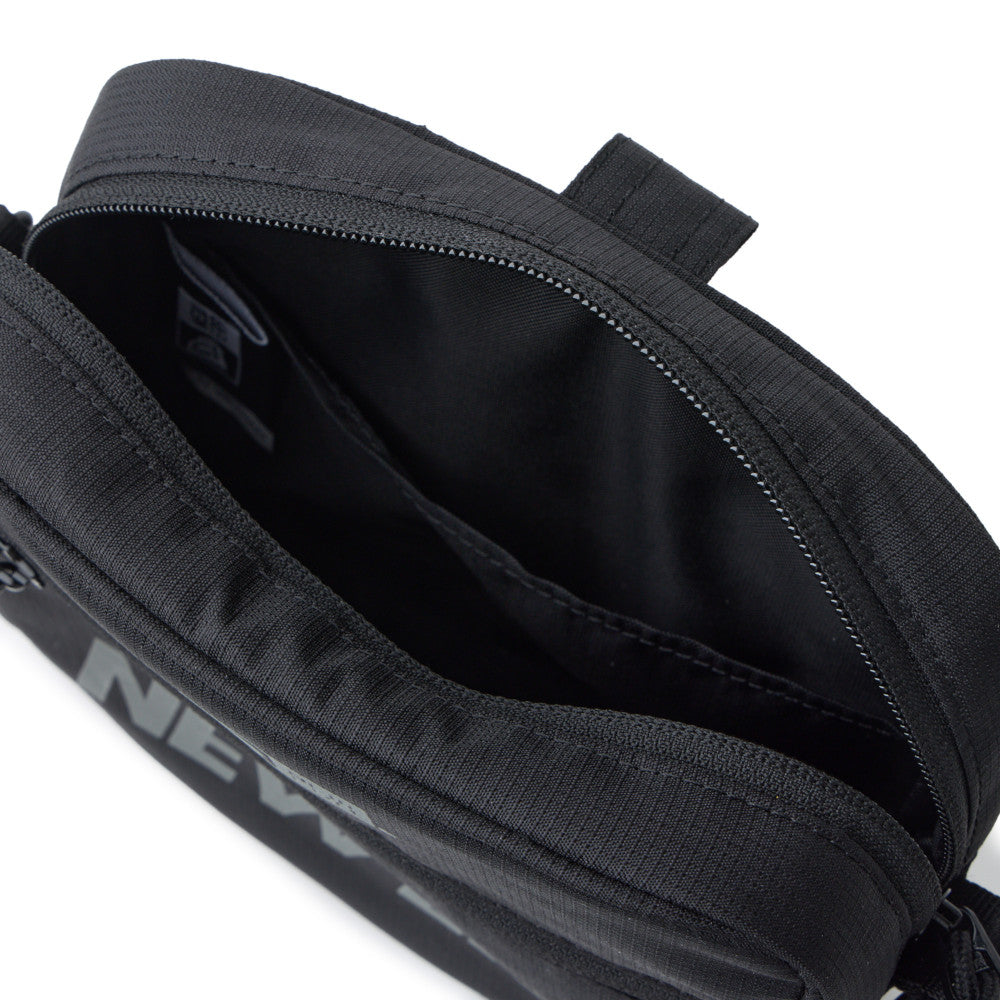 SQUARE SHOULDER POUCH NE LOGO BLK INTL