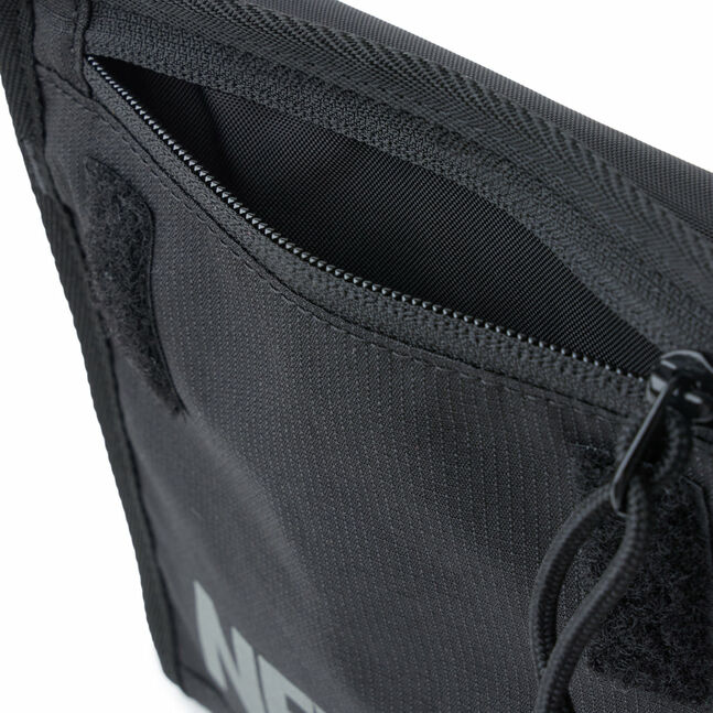 SQUARE NECK POUCH NE LOGO BLK REF INTL