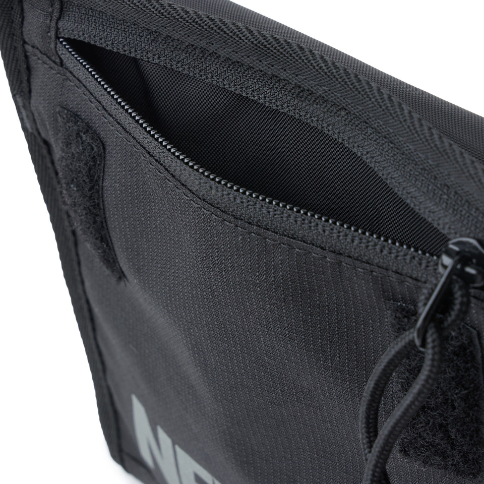 SQUARE NECK POUCH NE LOGO BLK REF INTL