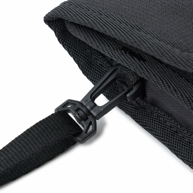 SQUARE NECK POUCH NE LOGO BLK REF INTL