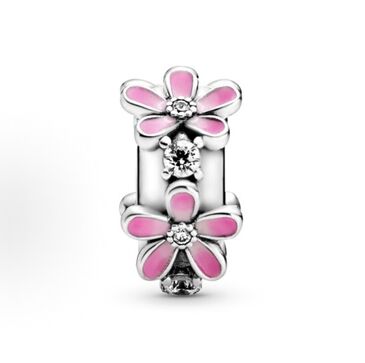 Ягаан Цэцэгтэй charm